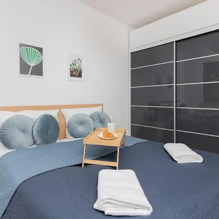 Family 2 Bedrooms & 1 Km To The By Renters Apartman Gdynia
