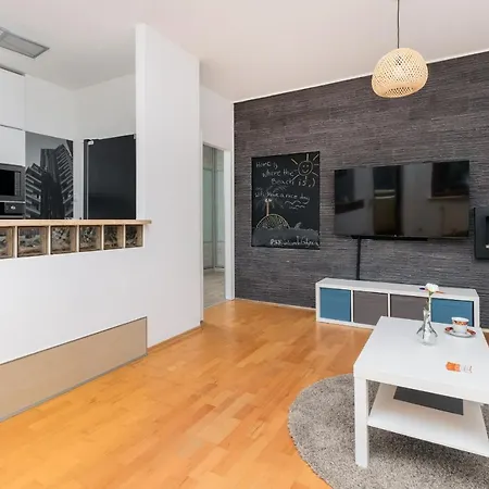 Apartman Family 2 Bedrooms & 1 Km To The By Renters *