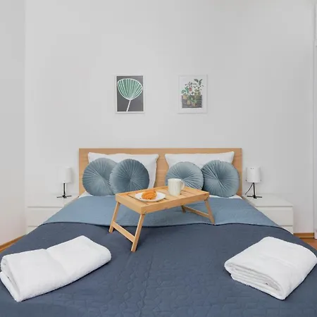 Apartman Family 2 Bedrooms & 1 Km To The By Renters