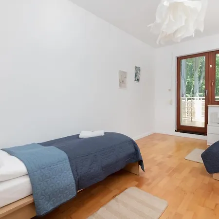 Family 2 Bedrooms & 1 Km To The By Renters