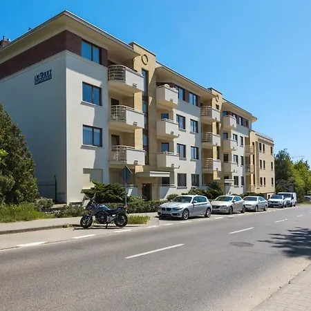 Family 2 Bedrooms & 1 Km To The By Renters Apartman *
