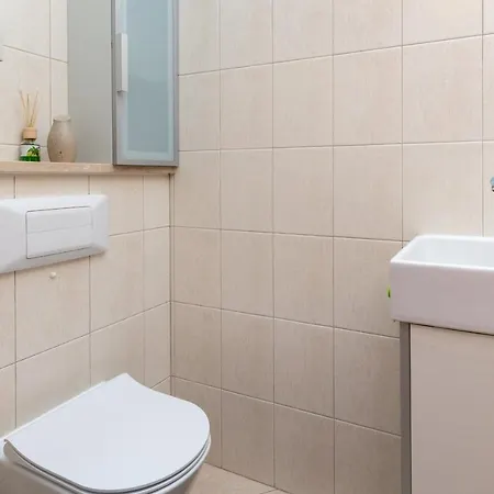 Apartman Family 2 Bedrooms & 1 Km To The By Renters *