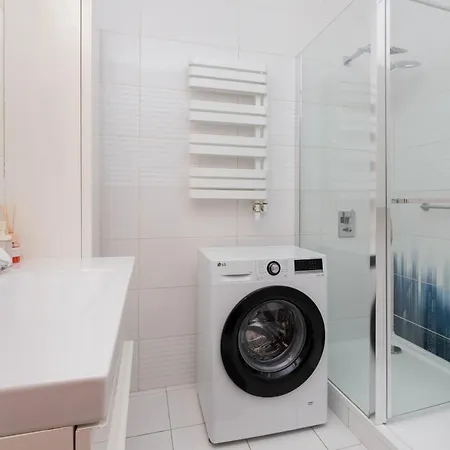 Apartman Family 2 Bedrooms & 1 Km To The By Renters