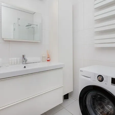 Apartman Family 2 Bedrooms & 1 Km To The By Renters